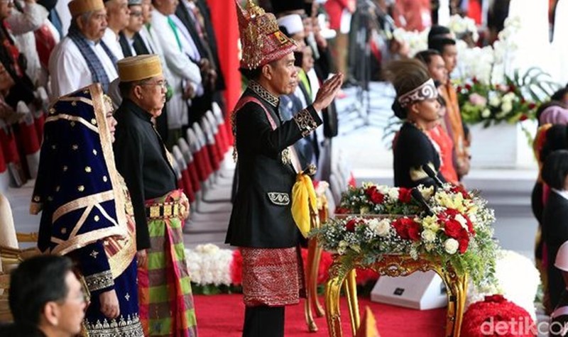 Jadi Pemimpin Upacara HUT RI ke-79 di IKN, Presiden Jokowi Kenakan Baju Adat Nusantara Kustin