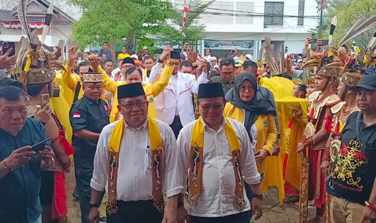 Erlin Hardi dan Alberkat Yadi Resmi Mendaftar Sebagai Bakal Calon Bupati Kapuas Pertama Ke KPU