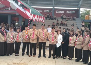 Pj Bupati Kapuas Darliansjah yang menjadi inspektur upacara Peringatan HUT Pramuka ke-63: