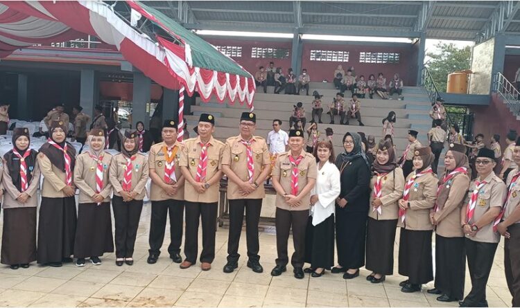 Pj Bupati Kapuas Darliansjah yang menjadi inspektur upacara Peringatan HUT Pramuka ke-63: