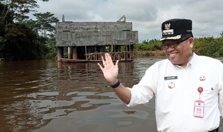 Pj Bupati Kapuas Erlin Hardi Pastikan Proyek Pengerjaan Jembatan Terus Rampung Akhir Tahun 2024