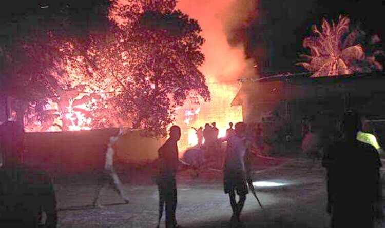 Si Jago Merah Hanguskan Tujuh Pintu Bangunan Barak dan Satu Bangunan Walet