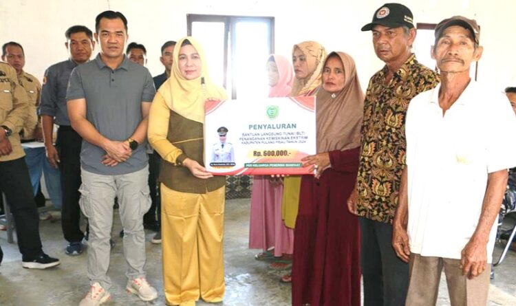 Pj Bupati Launching BLT Bansos Kemiskinan Ekstrem di Kahayan Kuala