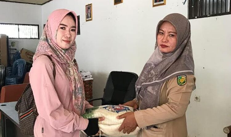 11 Posyandu di Kelurahan Panarung Dapat Bantuan 10 Kg Beras