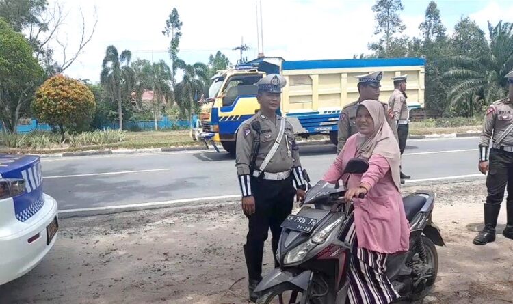 Polisi Ingatkan Pengendara Agar Patuhi Aturan Lalu Lintas