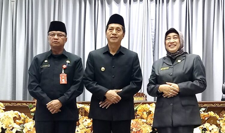 Pj Bupati Tanggapi Pemandangan Umum Fraksi PDIP dan Fraksi PKB