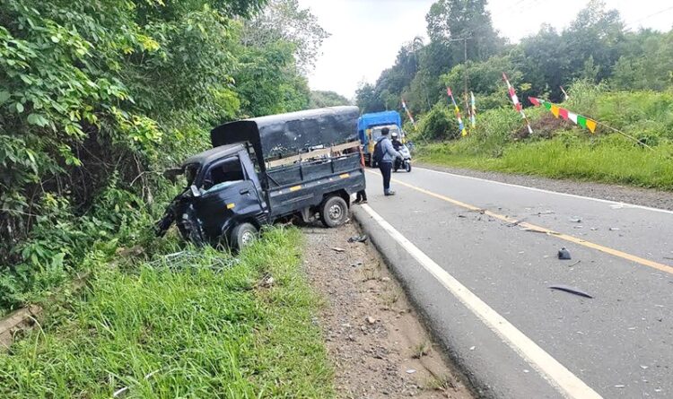 Sopir Pick Up Luka-luka Usai Tabrakan dengan Truk BBM di Jalan Trans Kalimantan Bartim