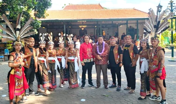 Sanggar Tarung Pio dari Murung Raya Jadi Pengisi Tari Pemilihan Putri Tari GLB ke 2 Tingkat Nasional