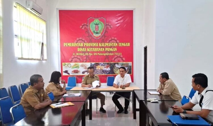 Dinas Hanpang Tandatangani Addendum Jual Beli Beras dengan Perum Bulog Kanwil Kalteng