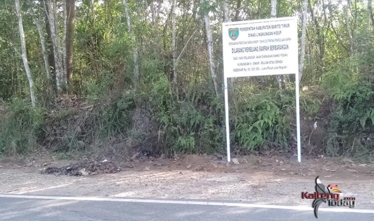 Cegah Makin Banyaknya Sampah, Plang Larangan Dipasang di Simpang Naneng