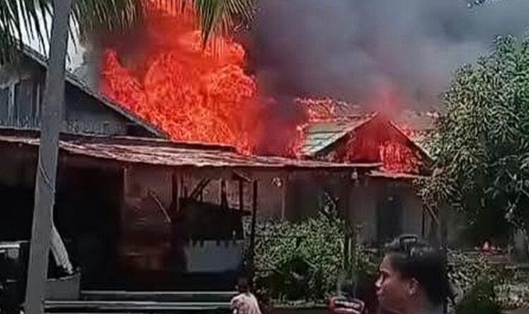 Diduga Korsleting Listrik Bangunan Ruko Hangus Terbakar