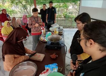 Pelatihan Pengemasan Produk dan Penguatan Administrasi pada Eduwisata Kebun Buah Sebagai Upaya Menarik Pengunjung