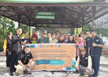 Tim Penerima Hibah Gelar Pelatihan Membuat Keripik Jambu Biji sebagai Produk Usaha Kebun Buah-buahan Cipta Rasa