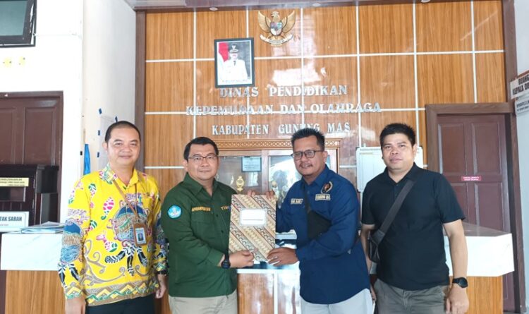 Pemda Gumas Serahkan Kunci Sekretariat PWI dan Resmi Memiliki Kantor