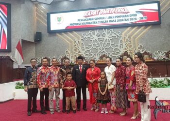 Arton S Dohong Resmi Ambil Sumpah Sebagai Ketua DPRD Kalteng