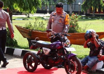 Penyandang Disabilitas di Bartim Dapat Sepeda Motor Roda Tiga
