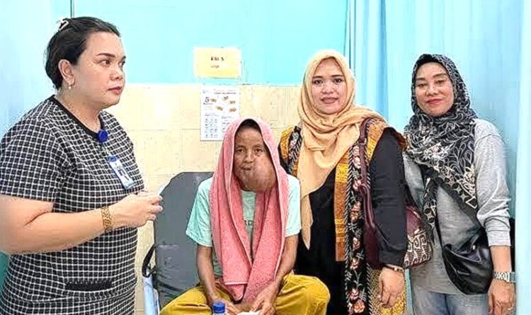 Dina Maulidah Bantu Pasien Penderita Tumor Dapatkan Layanan Medis