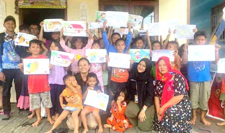 Perempuan Terdampak Bencana Banjir di Mura Dapat Bantuan