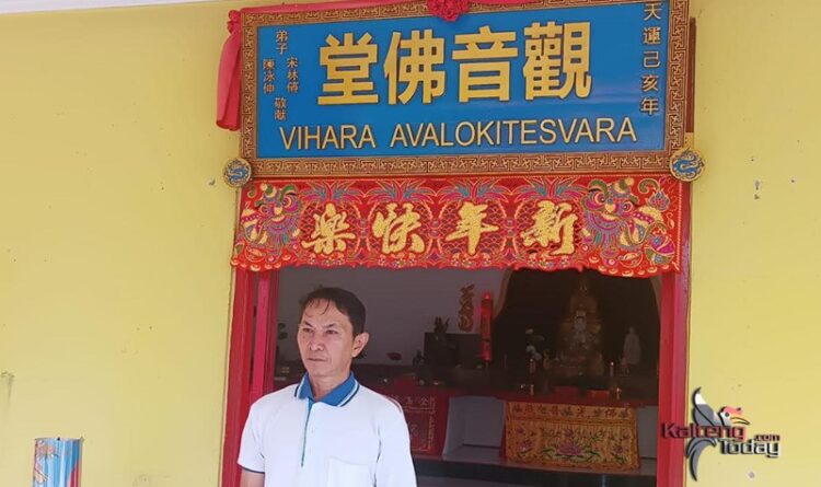 Umat Tionghoa Awali Perayaan Imlek Dengan Bersih-Bersih Rumah Ibadah