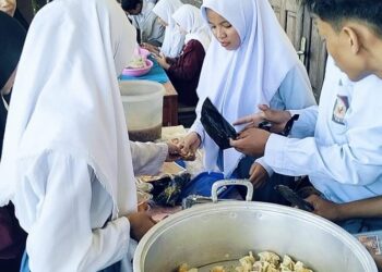 Panen Raya Dari P5 SMAN 2 Paju Epat Tampilkan Bazar Dengan Produk Makanan Berbahan Baku Ikan