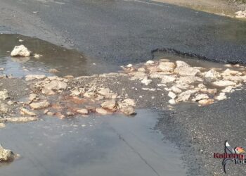 Cekungan Jalan Negara di Ugang Atang, Sudah Ditambal, Rusak Lagi. Malah nyaris Memotong Jalan