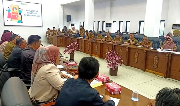 Patih Herman: Tenaga Honorer Masih Berpeluang Perjuangkan Nasibnya