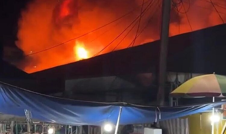 Kebakaran Pertokoan Pasar Besar Kapuas, Sejumlah Toko Ludes Terbakar