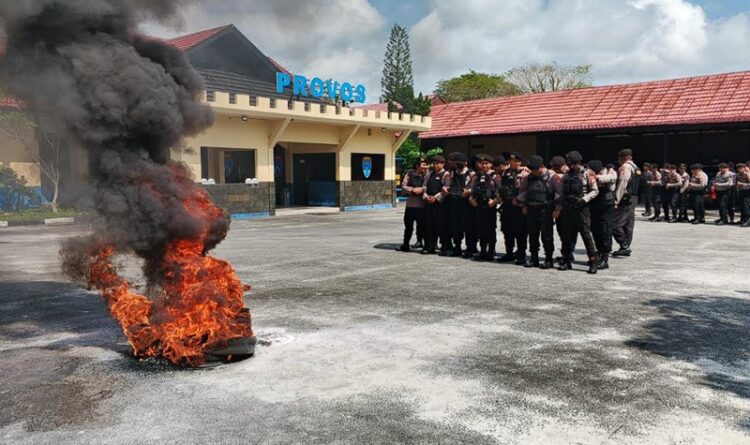 Personel Polisi Dilatih Padamkan Api Gunakan APAR