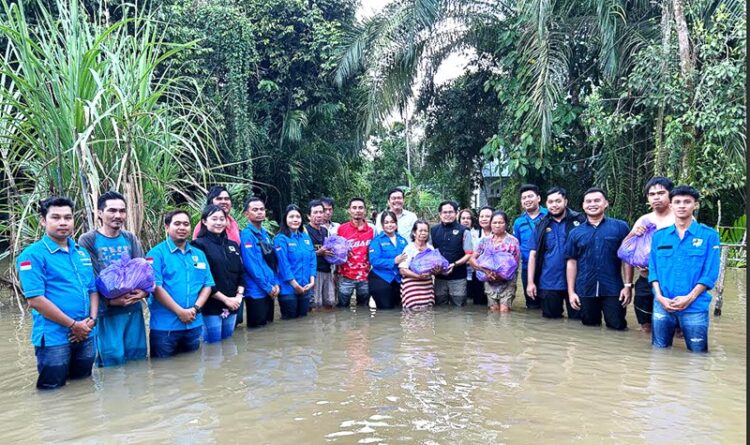 KNPI Bartim Kembali Tunjukkan Kepedulian Pada Korban Banjir di Desa Bantai Napu