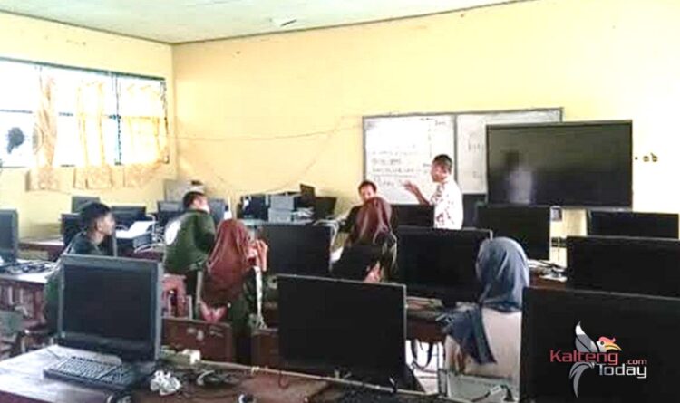 SMAN 1 Dusun Tengah Gelar Kelas Diskusi Jurnalistik