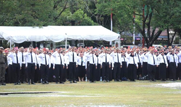 Upacara Hari Jadi Kalteng ke-68, Gubernur dan Istri Terima Gelar Adat
