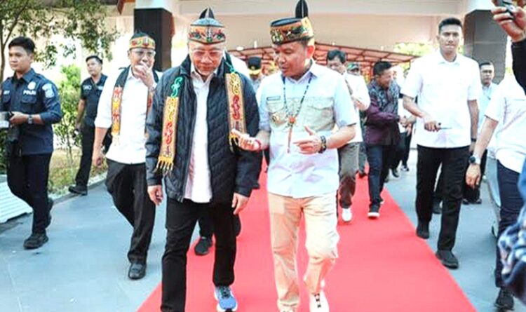 Datang ke Kalteng, Zulkifli Hasan disambut Hangat Gubernur