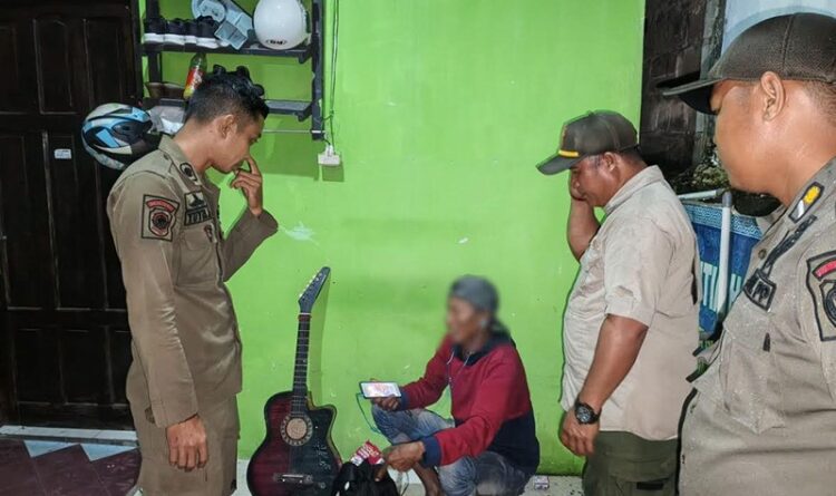 Satpol PP Kalteng Amankan ODGJ di Jalan Seth Aji Palangka Raya