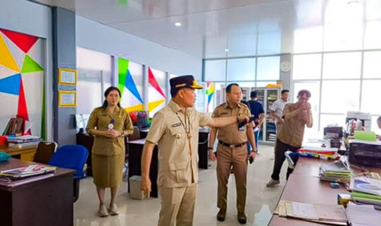 Agustiar Sabran Pastikan Pelayanan Aparatur di DPTSP Kalteng Berjalan Sesuai Aturan