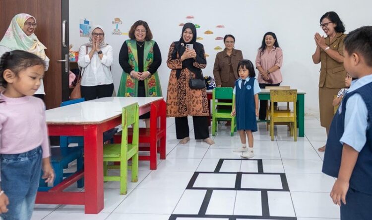 Ketua DWP Perpusnas Tinjau TK Binaan DWP UPR di Palangka Raya