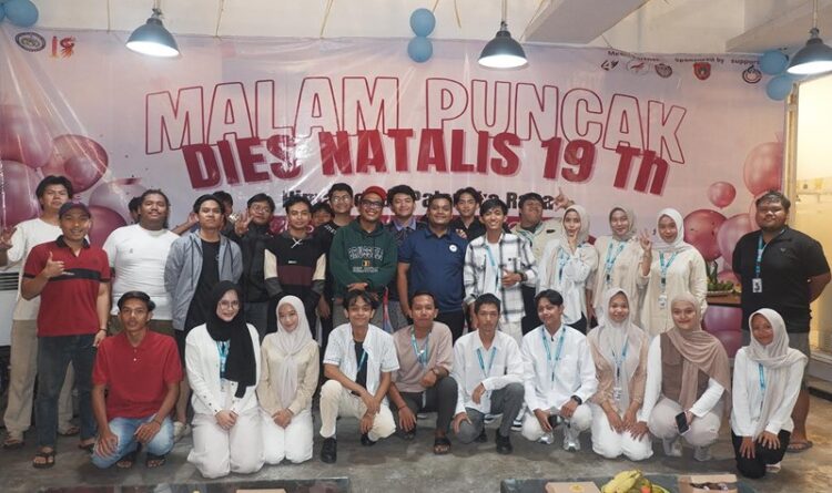 Yuridhul Tegaskan Semangat Prestasi pada Malam Puncak Dies Natalis ke-19 Hima Kobar