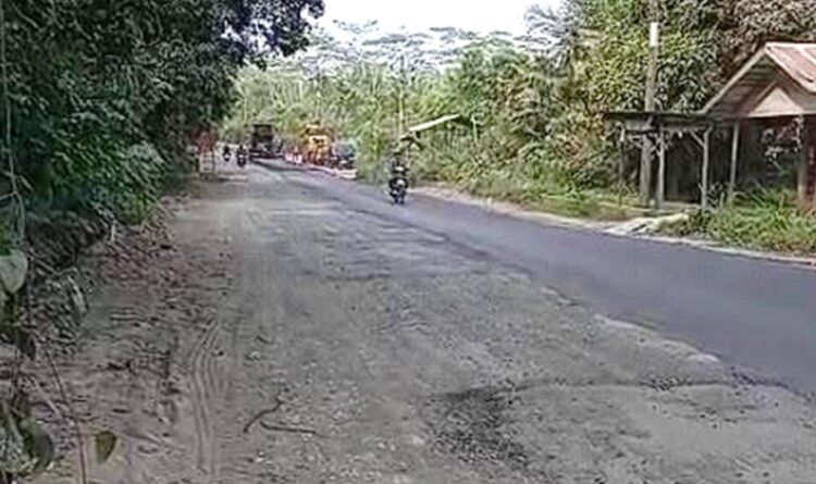 Jalan Negara Ampah-Banjarmasin Sudah Mulai Ditambal