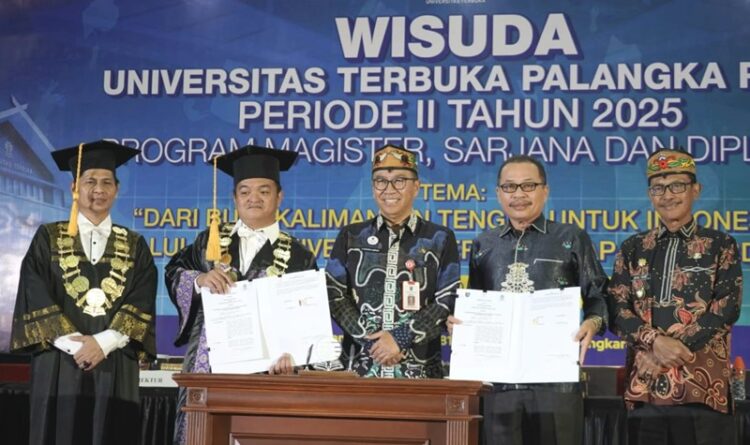 Hadiri Wisuda Daerah UT Palangka Raya, Leonard: Pendidikan Adalah Fondasi Kuat Bangun SDM