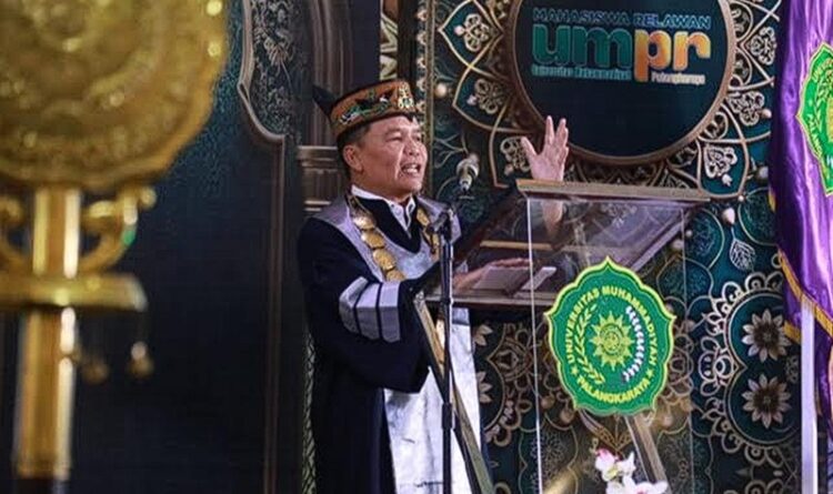 Agustiar Tekankan Pentingnya Karakter dan SDM Unggul Saat Lepas Lulusan UMPR