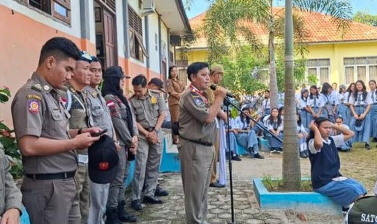 Ketika Para Pelajar SMKN 2 Tamiang Layang Mendapat Pembinaan Karakter Oleh Satpol PP