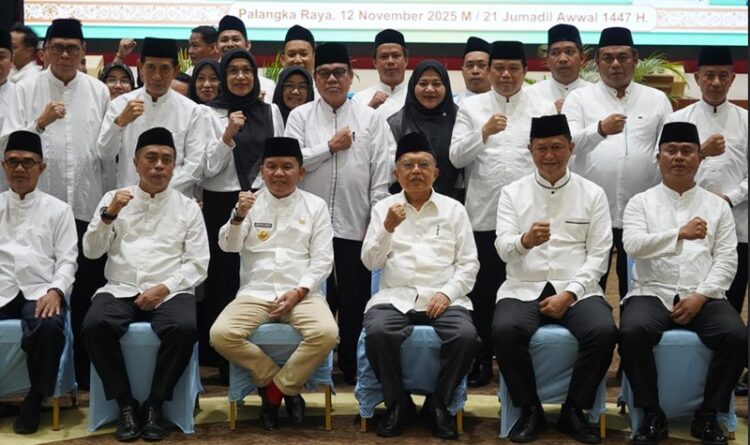 Jusuf Kalla Lantik Agustiar Sabran Sebagai Ketua DMI Kalteng