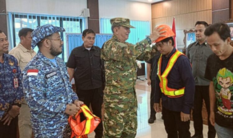 28 Peserta Pelatihan Operator Alat Berat 2025 Dari Bartim Dilepas Bupati dan Wakil Bupati