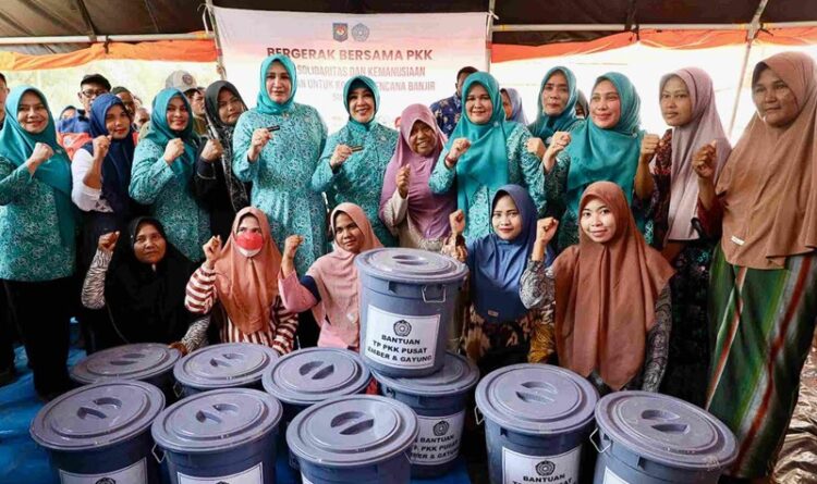 Ratusan KK di Aceh Timur Terima Bantuan TP PKK Pusat Pascabencana