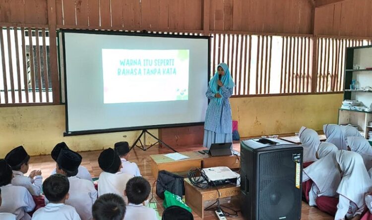 Mahasiswa ITB Ahmad Dahlan Jakarta Asal Bartim Ikut Berikan Pelatihan Digital di Bojonggenteng, Jawa Barat