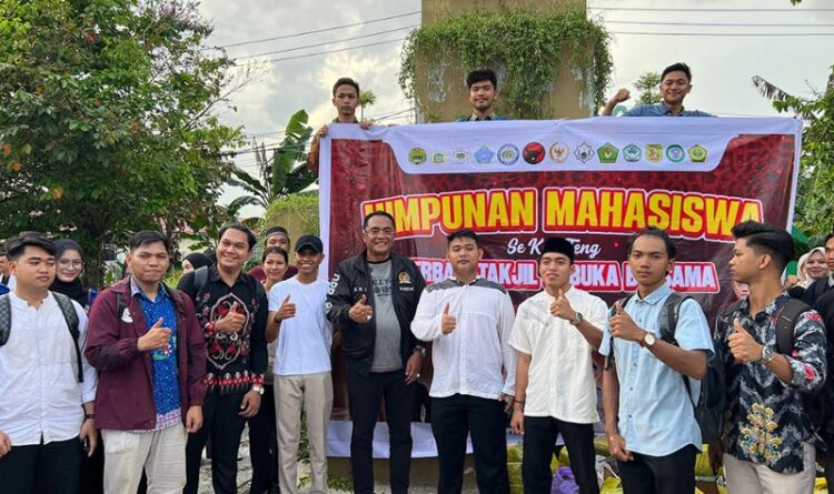Sigit K Yunianto dan Himpunan Mahasiswa di Kalteng Berbagi Ratusan Takjil