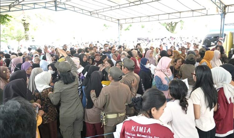 Gerakan Pangan Murah dan Pasar Murah di Masjid Raya Darussalam Diserbu Warga Palangka Raya