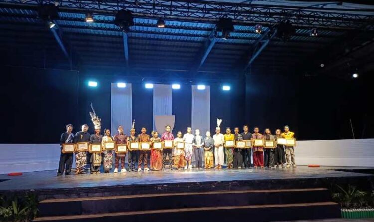 Lapan Lapin Hadirkan Refleksi Kerinduan di Penutupan Central Kalimantan Art Summit 2026