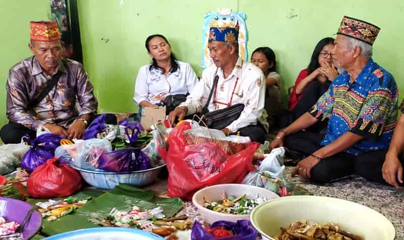 Di Tengah Gugatan Perdata, Damang Talawang Tetap Menyalakan Api Adat Lewat Ritual Tolak Bala di Desa Sebabi