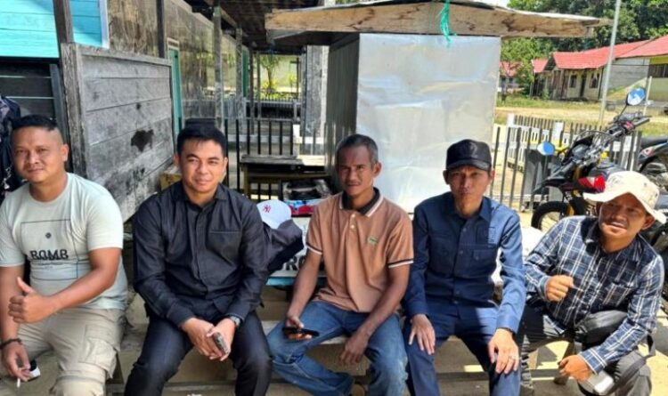 Kunjungi Desa Haragandang, Anggota DPRD Barito Utara Patih Herman AB Desak Pembenahan Nakes